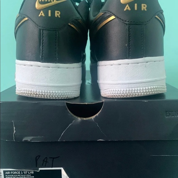 NIKE AF1 MENS BLACK METALLIC GOLD - Picture 3 of 4